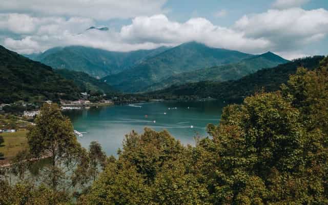 Liyu Lake surrounded by mountains near Hualien, Taiwan